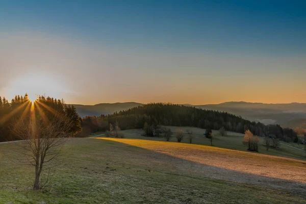 Frühling Sonniger Frostiger Morgen Dorf Paseky Nad Jizerou Riesengebirge — Stockfoto