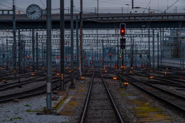 Rails in Zurich main station 2022 04 03 after cloudy sunset