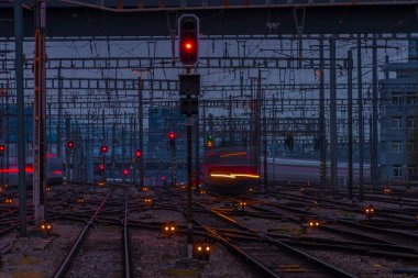 Rails in Zurich main station 2022 04 03 after cloudy sunset