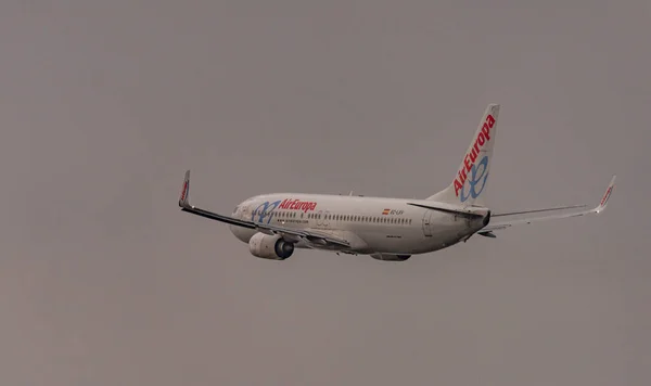 Start Der Flugzeuge Flughafen Zürich Frühjahr 2022 Bewölkten Abend — Stockfoto