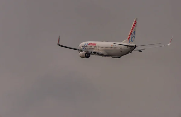 Takeoff Airplanes Zuich Airport Spring 2022 Cloudy Evening — стоковое фото