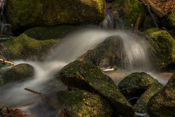 Cerveny Bach Mit Cerveny Wasserfall Isergebirge Frühling Frische Farbe Morgen — Stockfoto