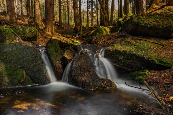 Cerveny Bach Mit Cerveny Wasserfall Isergebirge Frühling Frische Farbe Morgen — Stockfoto