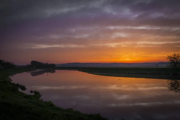 Rio Morava Com Cor Nascer Sol Perto Aldeia Kvasice Centro — Fotografia de Stock