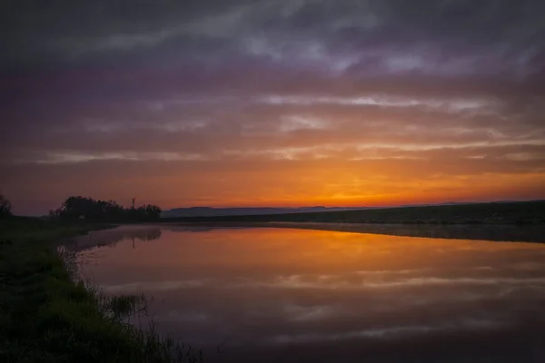 Река Морава Цветным Восходом Солнца Возле Деревни Квашице Центральной Моравии — стоковое фото