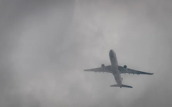 Aircraft Cloudy Sky Zurich Airport Spring Evening — Stock Photo, Image