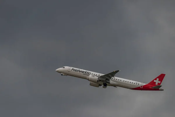 Takeoff Airplanes Zuich Airport Spring 2022 Cloudy Evening — Stock Photo, Image