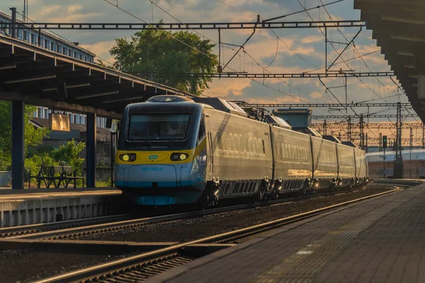 Höghastighetståg Praha Liben Station Vår Solig Fräsch Kväll — Stockfoto