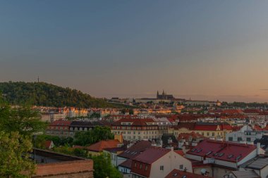 Vysehrad Prag 'da gün doğumu zamanı ve güzel renklerle
