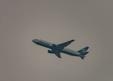 Ostrava havaalanı yakınlarında bulutlu bir bahar günü