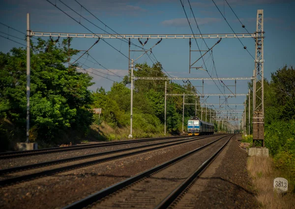 Поезда Главной Чешской Железной Дороге Прага Колин Летом Жарким Солнечным — стоковое фото