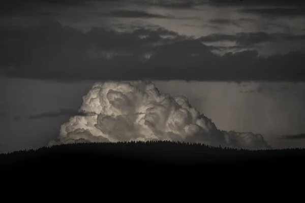 Grandes Nuvens Antes Tempestade Sobre Montanhas Krkonose Verão Dia Fresco — Fotografia de Stock