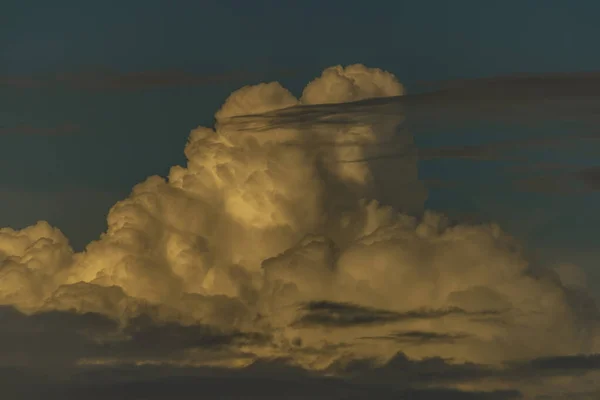 Grandes Nuvens Antes Tempestade Sobre Montanhas Krkonose Verão Dia Fresco — Fotografia de Stock