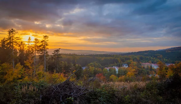 Kurstadt Marianske Lazne Mit Farbigem Sonnenuntergang Herbst Frischen Dunklen Abend — Stockfoto