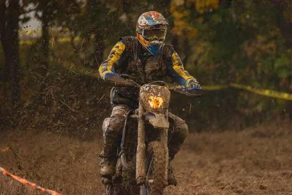 Campeonato Sucio Lodo Nublado Día Otoño Moto Cerca Ciudad Vysoke — Foto de Stock