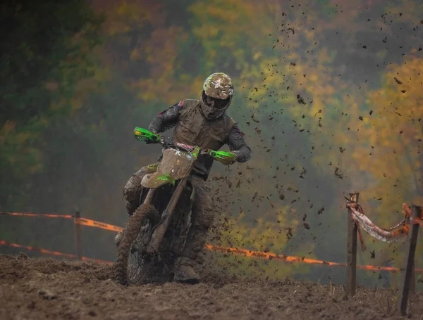 Schmutzige Meisterschaft Trüben Schlammherbsttag Auf Dem Motorrad Der Nähe Der — Stockfoto