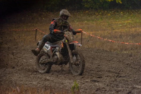 Schmutzige Meisterschaft Trüben Schlammherbsttag Auf Dem Motorrad Der Nähe Der — Stockfoto