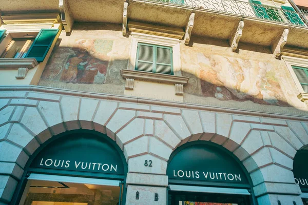 Verona Italia Febrero 2022 Louis Vuitton Store Located Historic Building — Foto de Stock