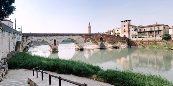 Verona Itália Ponte Pietra Ponte Mais Antiga Verona Sobre Rio — Fotografia de Stock