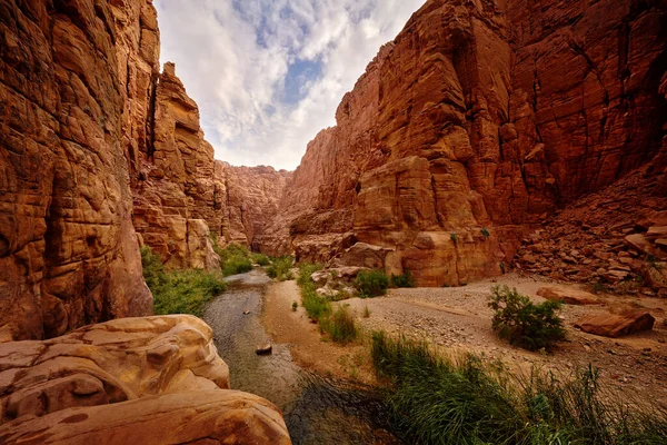 Reserva Biosfera Wadi Mujib Desfiladero Roca Roja Con Río Jordania — Foto de Stock