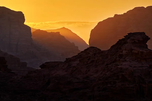 Wadi Rum Desierto Rojo Enviar Con Piedra Roca Anochecer Naranja — Foto de Stock