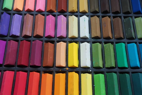 Set Pasteles Colores Dispuestos Una Caja Negra Concepto Clases Creatividad Imágenes de stock libres de derechos
