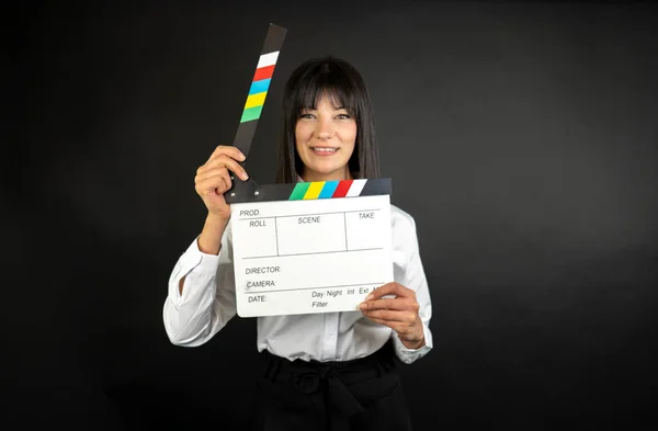 Photo Gorgeous Woman 20S Smiling Holding Clapperboard Isolated White Background — стоковое фото