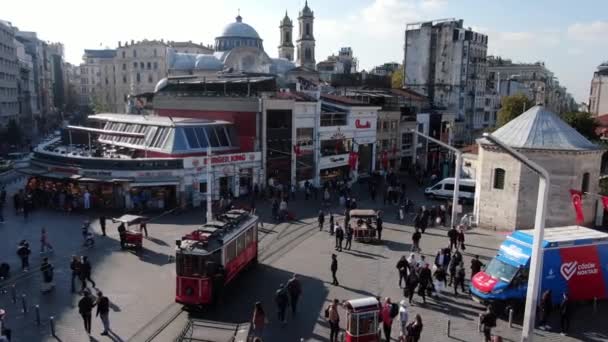 Die Taksim Moschee Taksim Platz Mit Menschen — Stockvideo