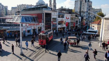 İnsanlarla İstiklal Caddesi