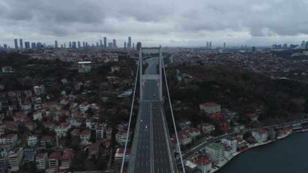 イスタンブールボスポラス橋 空から15 7月殉教者橋空中ビュー 吊橋車両の交通 — ストック動画