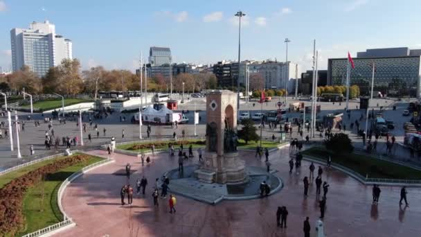 Plaza Taksim Con Gente — Vídeos de Stock