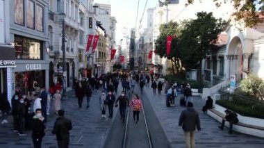 İnsanlarla İstiklal Caddesi