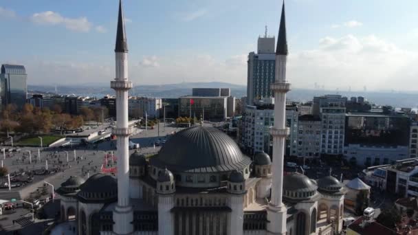 Die Taksim Moschee Taksim Platz Mit Menschen — Stockvideo