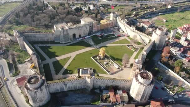 Bandiera Turca Sulle Mura Istanbul Che Circondano Città All Alba — Video Stock