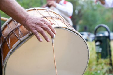 Köy davulcusu. Türk geleneksel davulu 