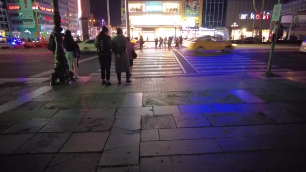 Rua Ataturk Com Muitas Pessoas Andando Atravessando Estrada — Vídeo de Stock