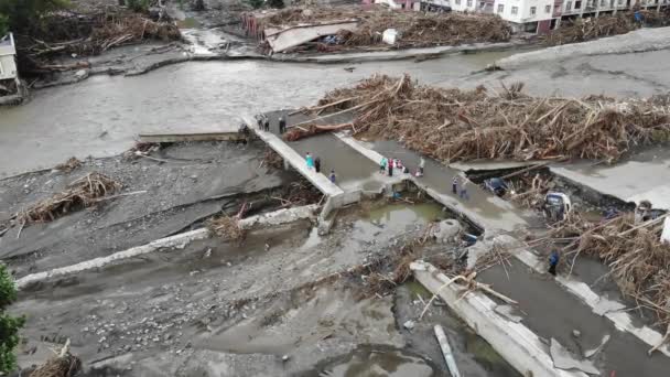 Zone Est Inondée Par Débordement Ruisseau Pont Effondre Avec Tremblement — Video