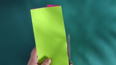 Noel çelengi. Çelenk renkli kağıt halkalar. Yeni yıl için çelenk, Noel ağacı, sukkot