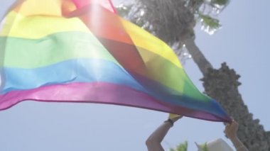 Tel Aviv, İSRAİL. 10 Haziran 2022. İnsanlar geleneksel onur yürüyüşüne katılıyor..