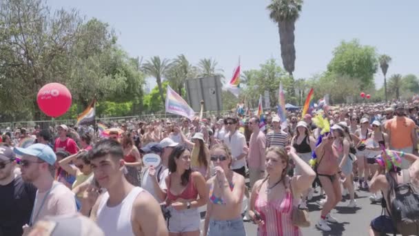 Τελ Αβίβ Israel Ιουνίου 2022 Άνθρωποι Παρελαύνουν Στην Ετήσια Παρέλαση — Αρχείο Βίντεο