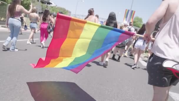 Tel Aviv Israël Juni 2022 Mensen Marcheren Jaarlijkse Trotse Parade — Stockvideo