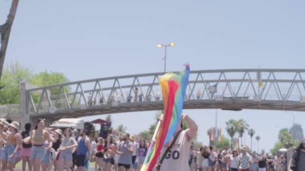 Tel Aviv Israël Juni 2022 Mensen Marcheren Jaarlijkse Trotse Parade — Stockvideo