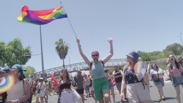 Tel Aviv Israel Juni 2022 Folk Marscherar Den Årliga Stolthetsparaden — Stockvideo