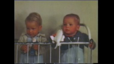 Menashe Heights, İsrail, 1940 'lardan. Çocuklarla çalışan çocuk bakıcıları