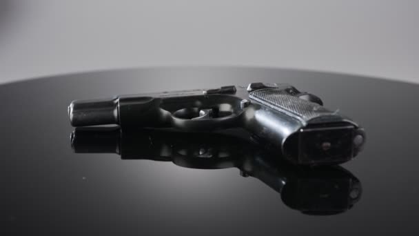 9Mm Gun Rotating Reflective Surface — 图库视频影像