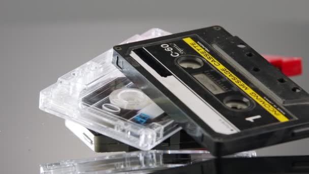 Audio Cassettes Rotating Reflective Surface — Vídeo de Stock