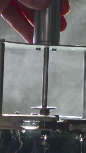 金属部品を探査する3次元測定機 — ストック動画