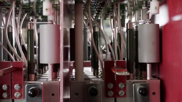 Elektronische Componenten Condensatoren Een Elektronisch Apparaat — Stockvideo