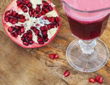 Meyve suyuna hazır taze nar. 