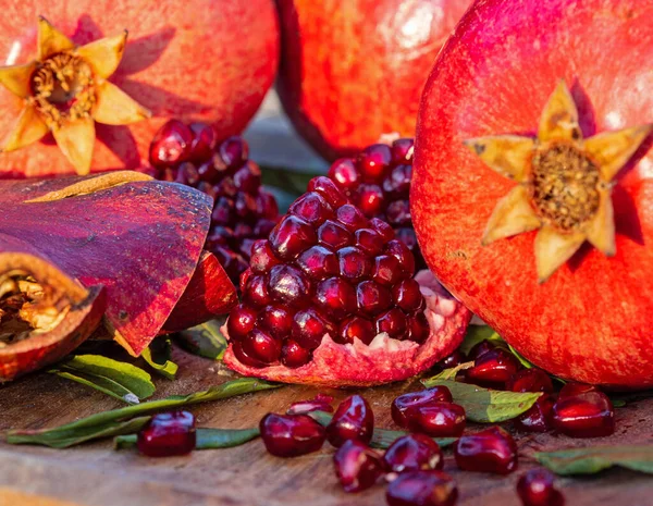 Melograni Freschi Maturi Preparati Succo — Foto Stock